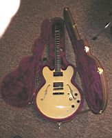 Gibson ES-335SC w-case opened 2.jpg